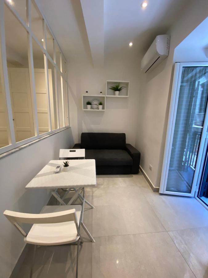 Casa Vacanze Santa Teresella 40 Napoli Bagian luar foto